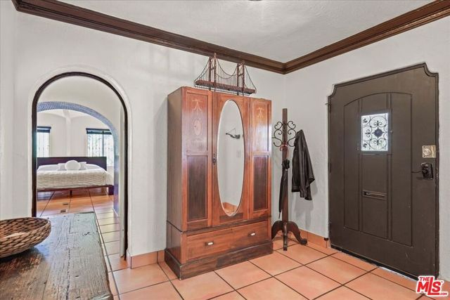 6119 Del Valle Drive, Los Angeles, CA 90048