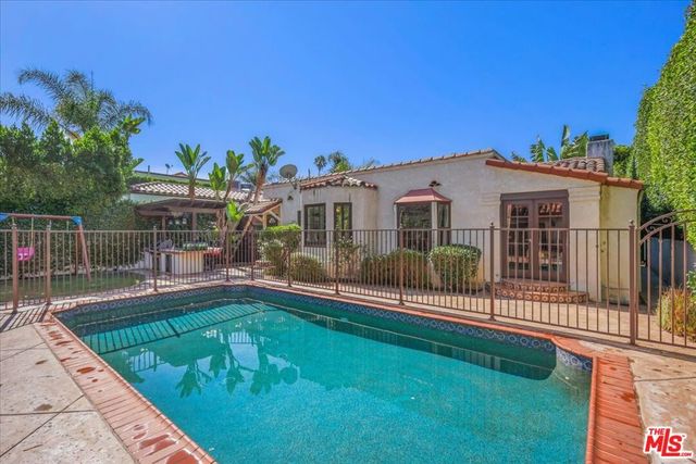 6119 Del Valle Drive, Los Angeles, CA 90048