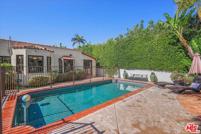 6119 Del Valle Drive, Los Angeles, CA 90048