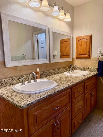 4921 VISTA GRANDE Circle, El Paso, TX 79922