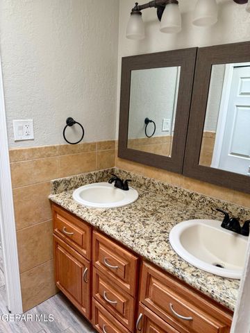 4921 VISTA GRANDE Circle, El Paso, TX 79922