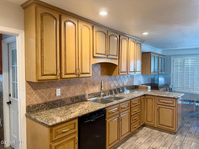 4921 VISTA GRANDE Circle, El Paso, TX 79922