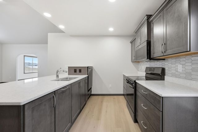 6270 21st Street S, Fargo, ND 58104