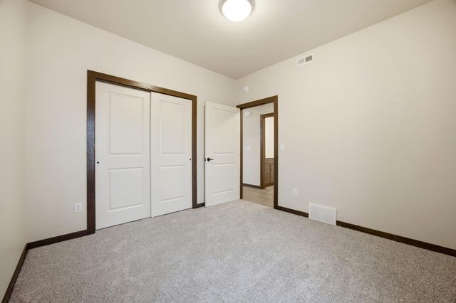 6270 21st Street S, Fargo, ND 58104