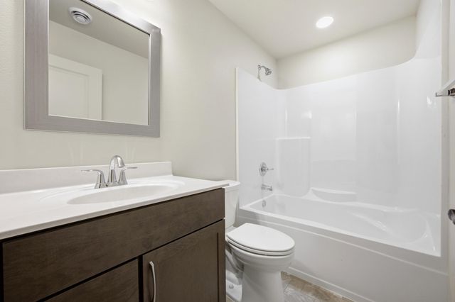 6270 21st Street S, Fargo, ND 58104