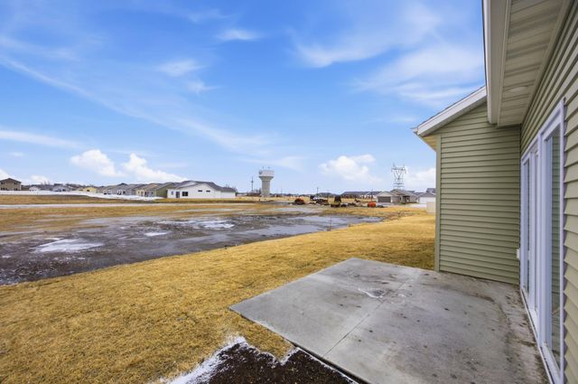 6270 21st Street S, Fargo, ND 58104