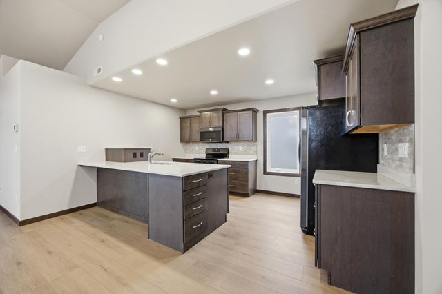 6270 21st Street S, Fargo, ND 58104