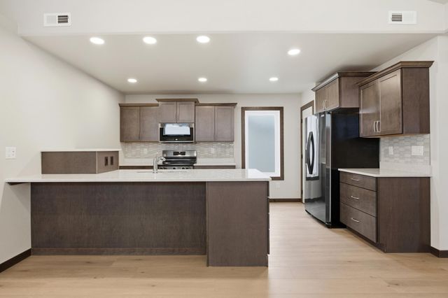 6270 21st Street S, Fargo, ND 58104