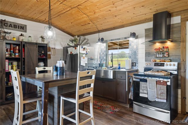 457848 E 1013 Road, Vian, OK 74962