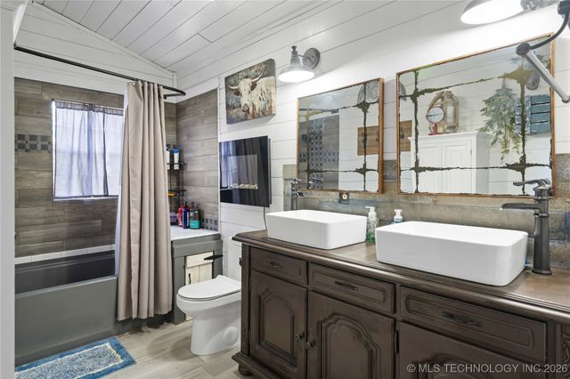 457848 E 1013 Road, Vian, OK 74962