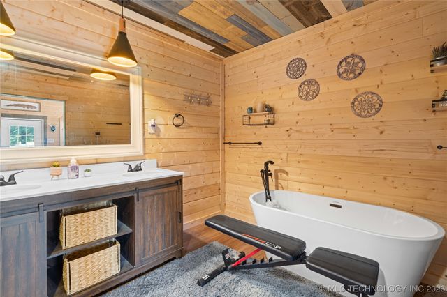 457848 E 1013 Road, Vian, OK 74962