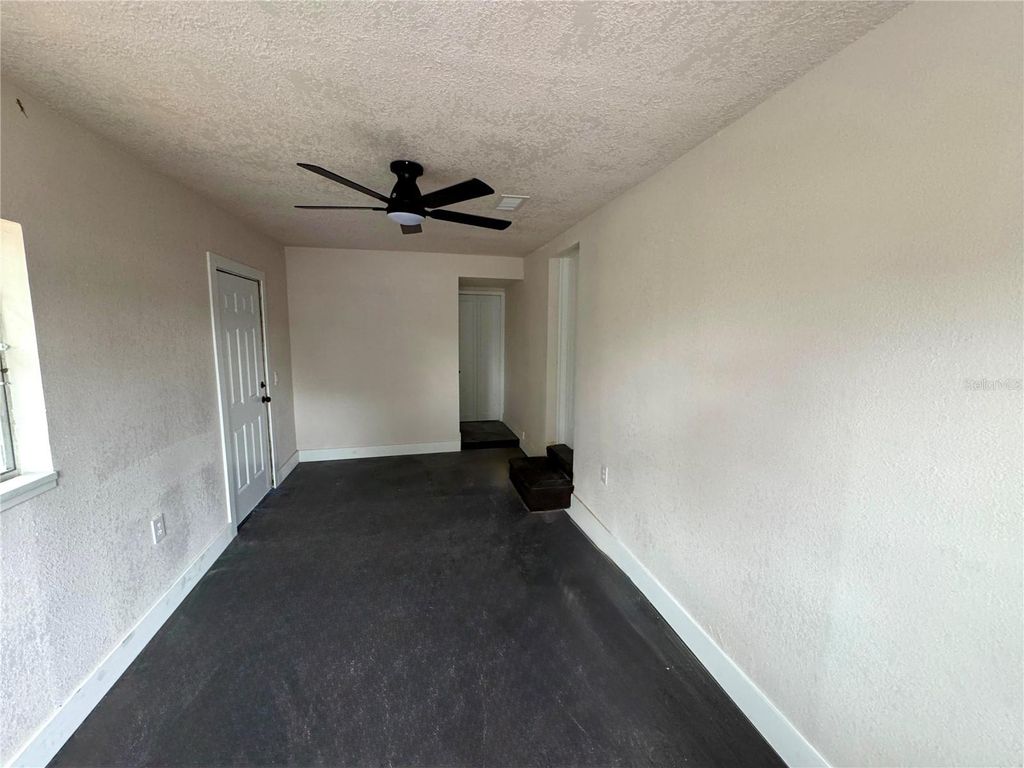 Image 11 of property listing at 1222 AVENUE M, Haines City, FL 33844