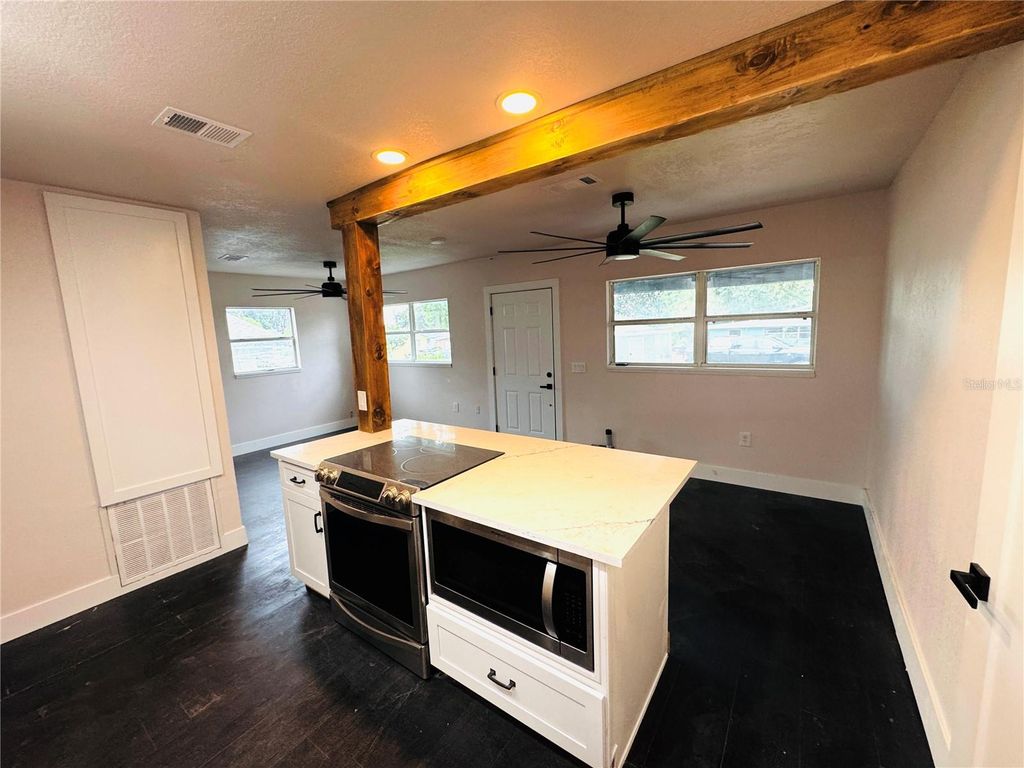 Image 3 of property listing at 1222 AVENUE M, Haines City, FL 33844