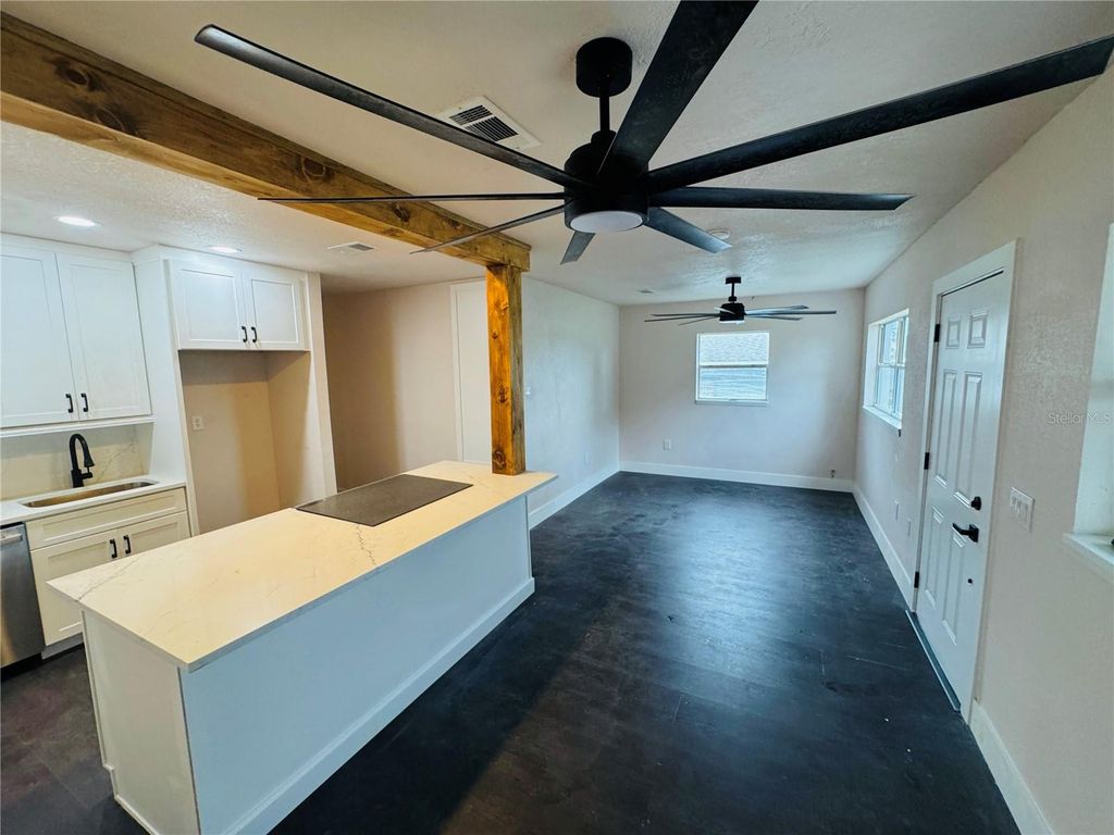 Image 5 of property listing at 1222 AVENUE M, Haines City, FL 33844