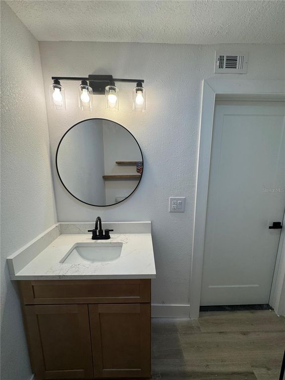 Image 9 of property listing at 1222 AVENUE M, Haines City, FL 33844