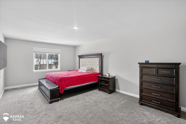 8224 Peninsula Circle, Grand Blanc, MI 48439