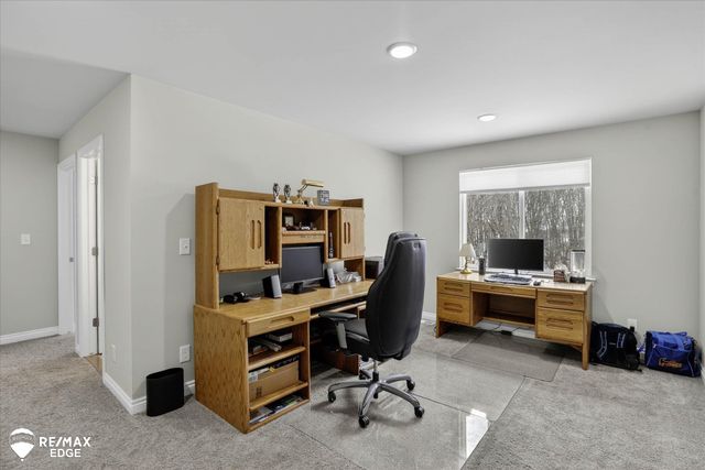 8224 Peninsula Circle, Grand Blanc, MI 48439