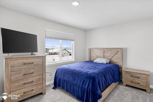 8224 Peninsula Circle, Grand Blanc, MI 48439