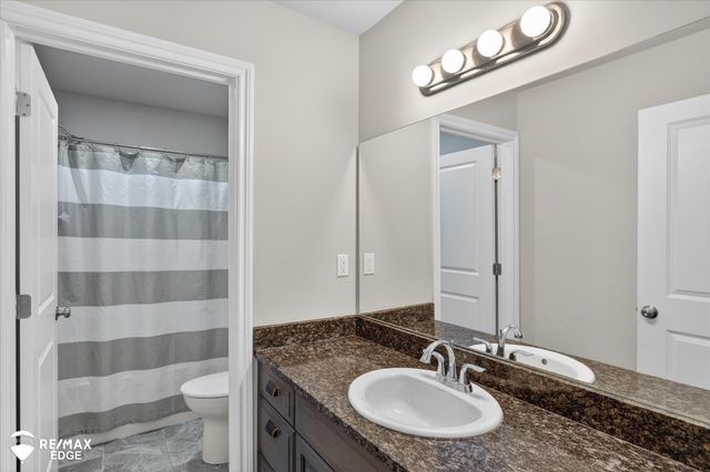 8224 Peninsula Circle, Grand Blanc, MI 48439