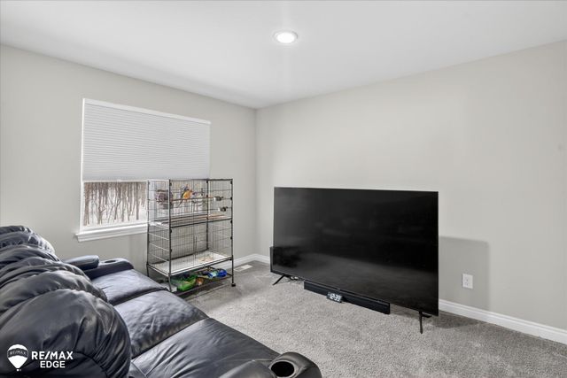 8224 Peninsula Circle, Grand Blanc, MI 48439