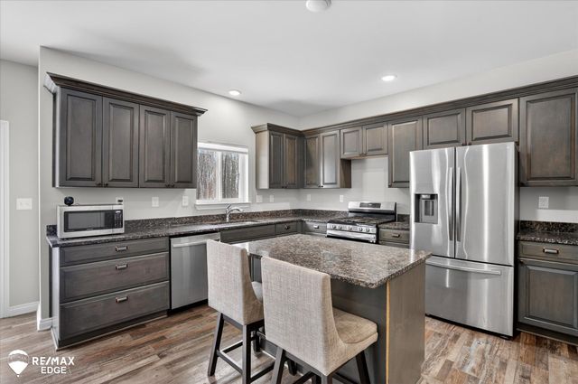 8224 Peninsula Circle, Grand Blanc, MI 48439