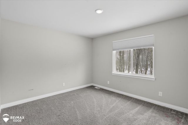 8224 Peninsula Circle, Grand Blanc, MI 48439