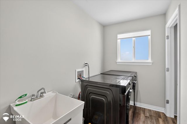 8224 Peninsula Circle, Grand Blanc, MI 48439