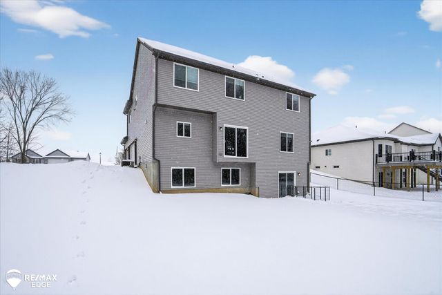 8224 Peninsula Circle, Grand Blanc, MI 48439