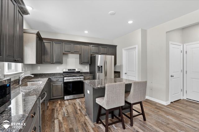 8224 Peninsula Circle, Grand Blanc, MI 48439