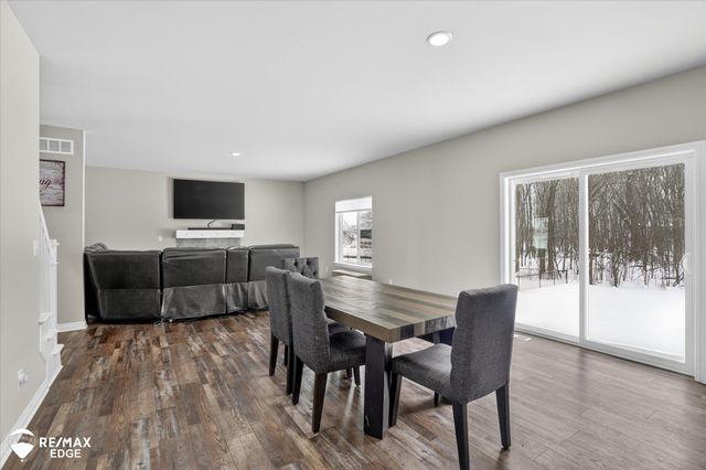 8224 Peninsula Circle, Grand Blanc, MI 48439