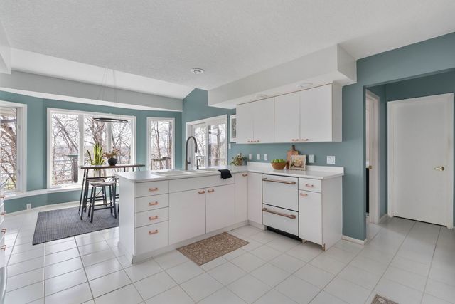 3 Walbrier Court, Leclaire, IA 52753