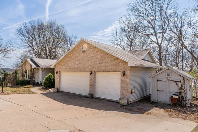 3 Walbrier Court, Leclaire, IA 52753