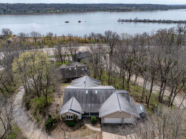 3 Walbrier Court, Leclaire, IA 52753