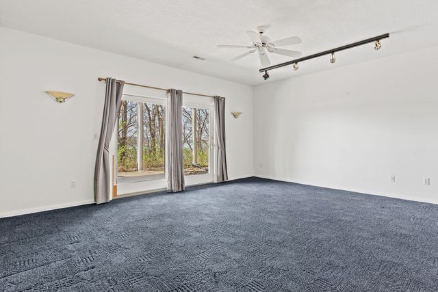 3 Walbrier Court, Leclaire, IA 52753