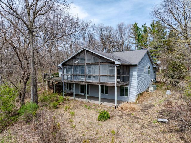 3 Walbrier Court, Leclaire, IA 52753
