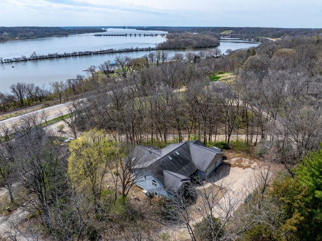 3 Walbrier Court, Leclaire, IA 52753