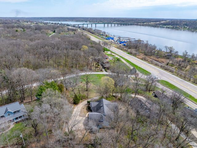 3 Walbrier Court, Leclaire, IA 52753