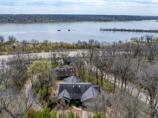 3 Walbrier Court, Leclaire, IA 52753
