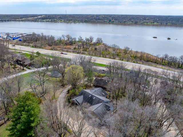 3 Walbrier Court, Leclaire, IA 52753