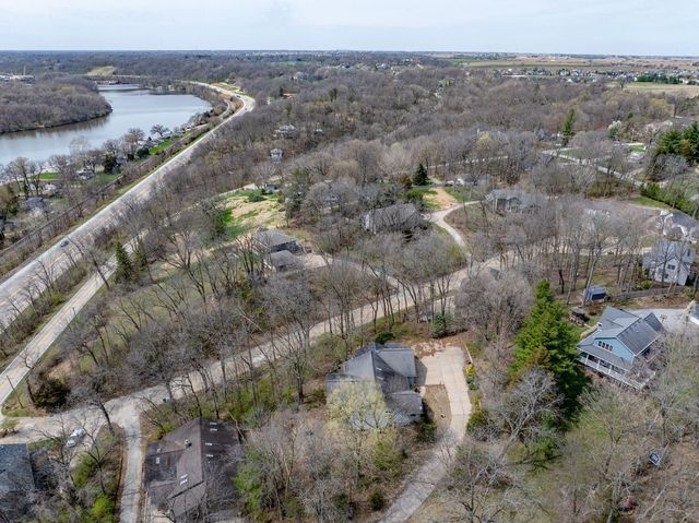 3 Walbrier Court, Leclaire, IA 52753