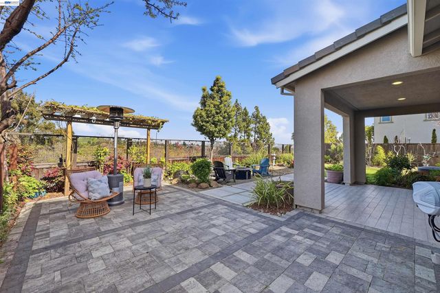 515 Tananger Heights Ln, Pleasant Hill, CA 94523