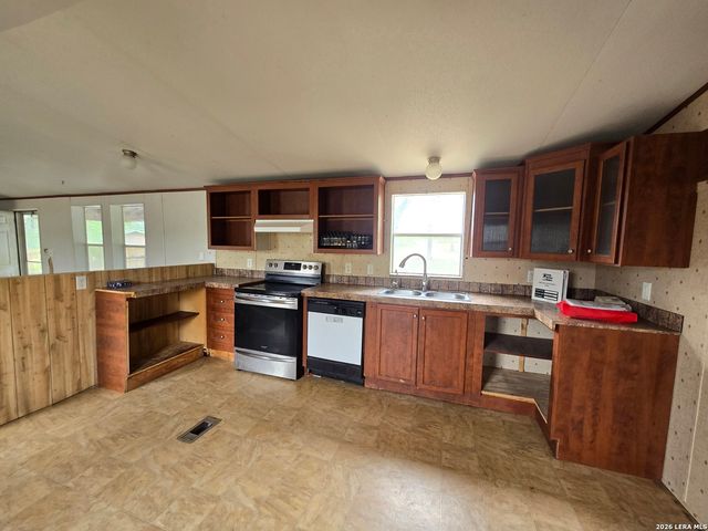 1819 Medina Circle, San Antonio, TX 78264