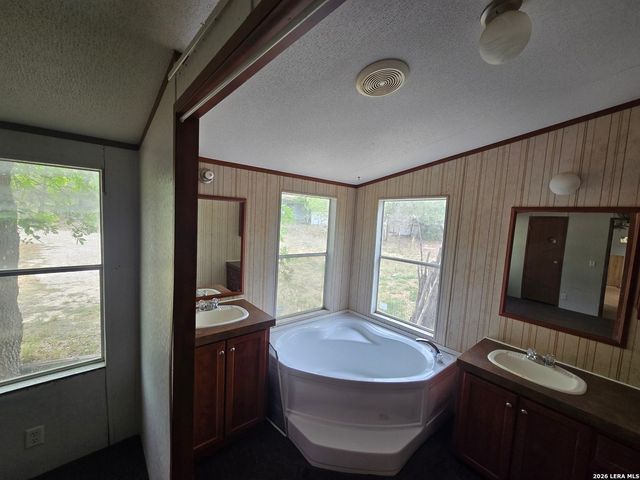 1819 Medina Circle, San Antonio, TX 78264