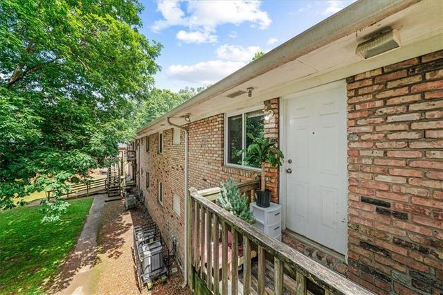 1627 Line Circle, Decatur, GA 30032