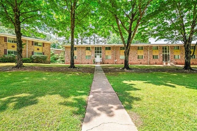 1627 Line Circle, Decatur, GA 30032