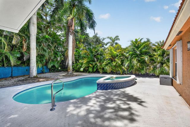 1084 Aspri Way, Riviera Beach, FL 33418