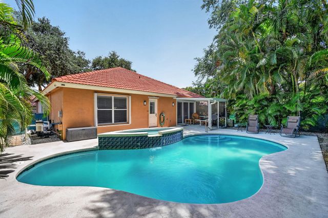 1084 Aspri Way, Riviera Beach, FL 33418