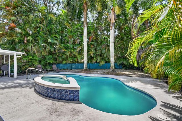 1084 Aspri Way, Riviera Beach, FL 33418
