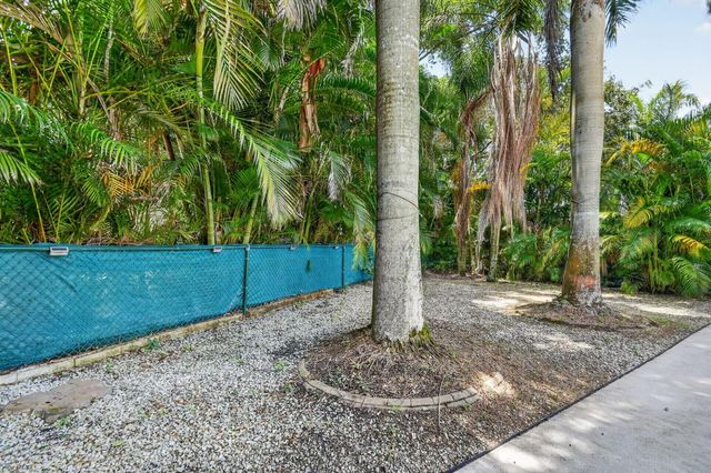 1084 Aspri Way, Riviera Beach, FL 33418
