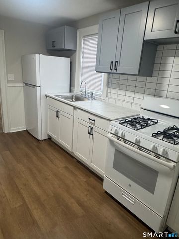 16 Oak Street, Norwich, CT 06360